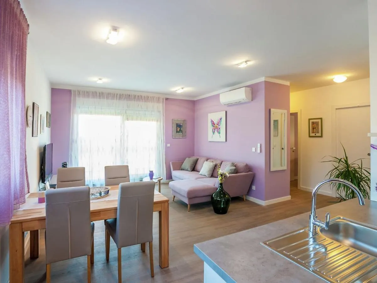 Modern Apartment With Free Wi Fi Zadar