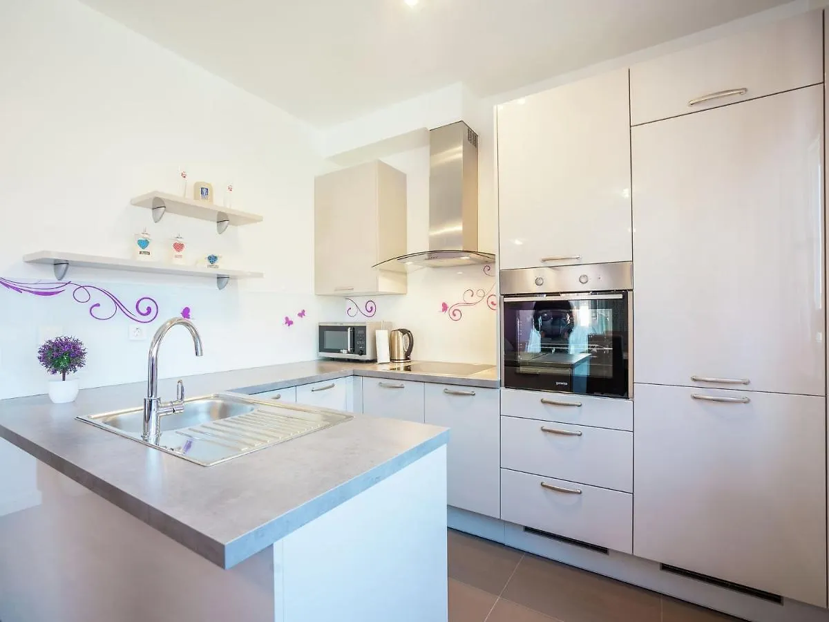 Modern Apartment With Free Wi Fi Zadar