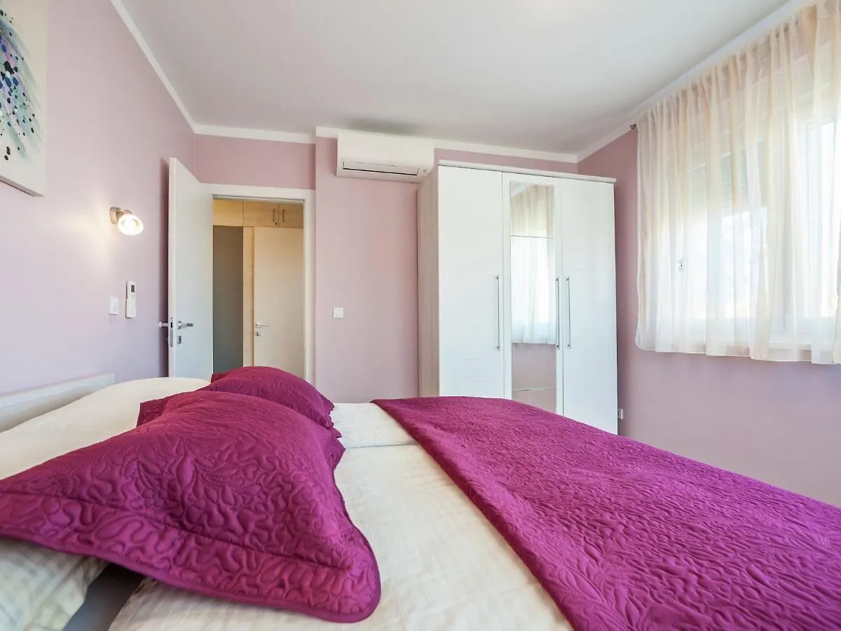 Modern Apartment With Free Wi Fi Zadar
