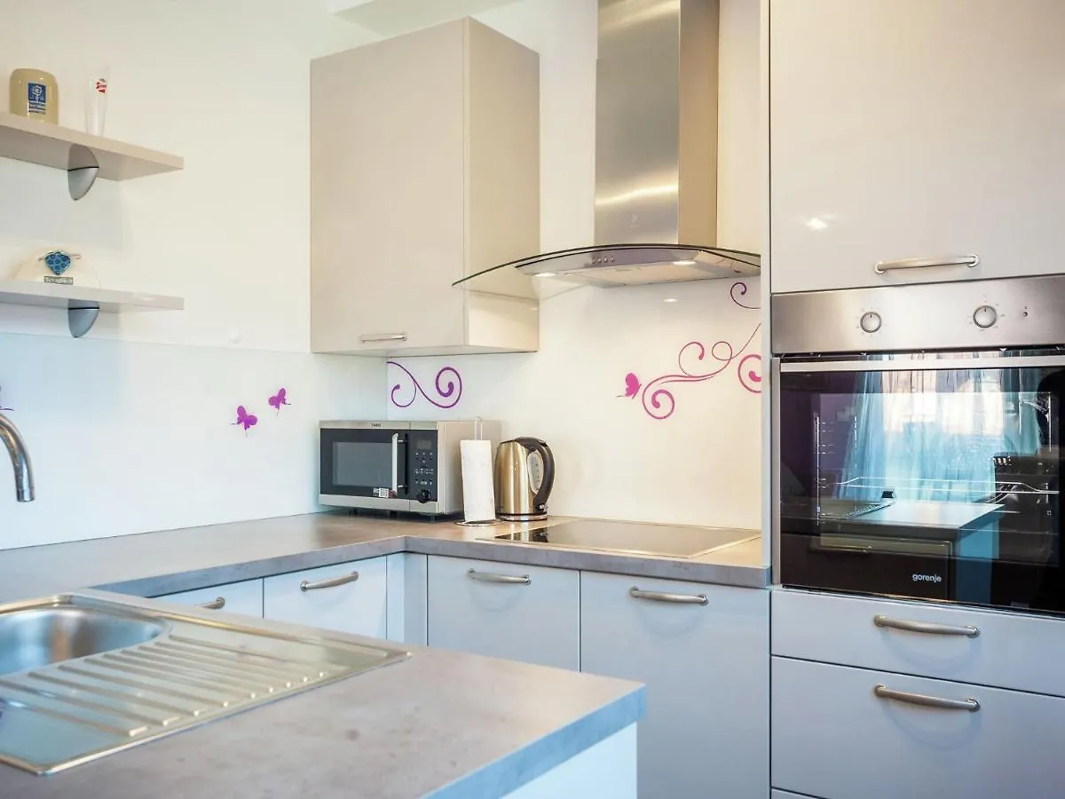 Modern Apartment With Free Wi Fi Zadar