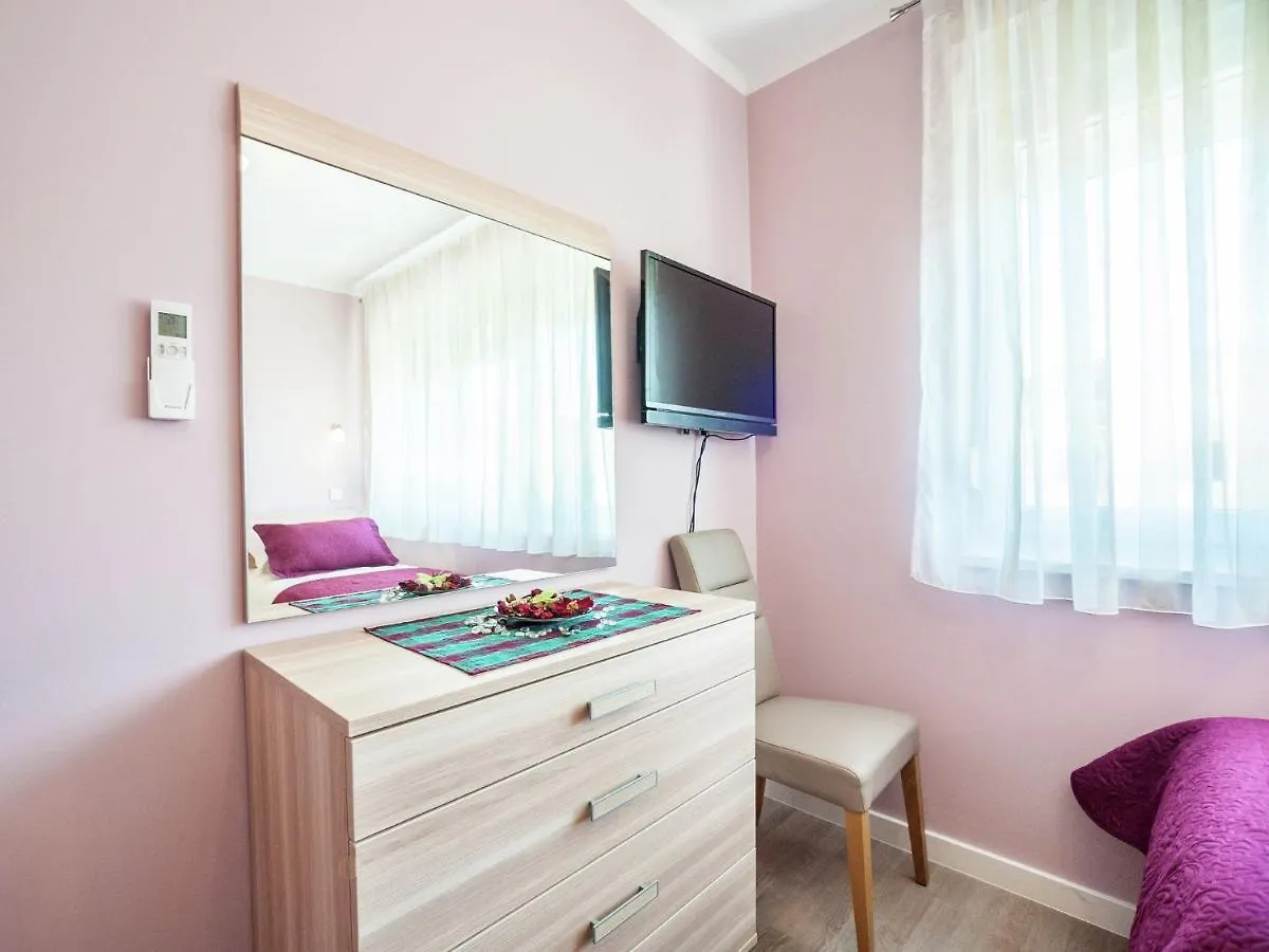 Modern Apartment With Free Wi Fi Zadar